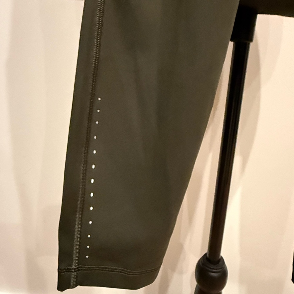 Lululemon Athletica Olive Green Leggings, side pockets and zip back pockets - Picture 4 of 16